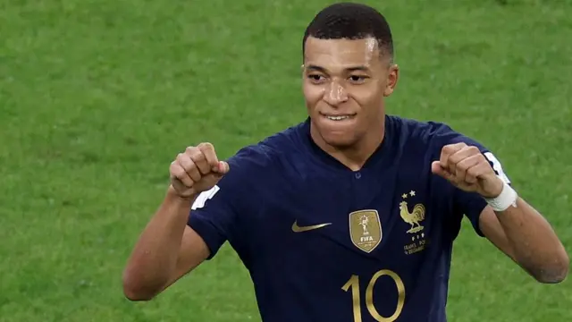 Mbappé quebra recorde e se torna o primeiro a marcar 12 gols antes do mata-mata da Champions League