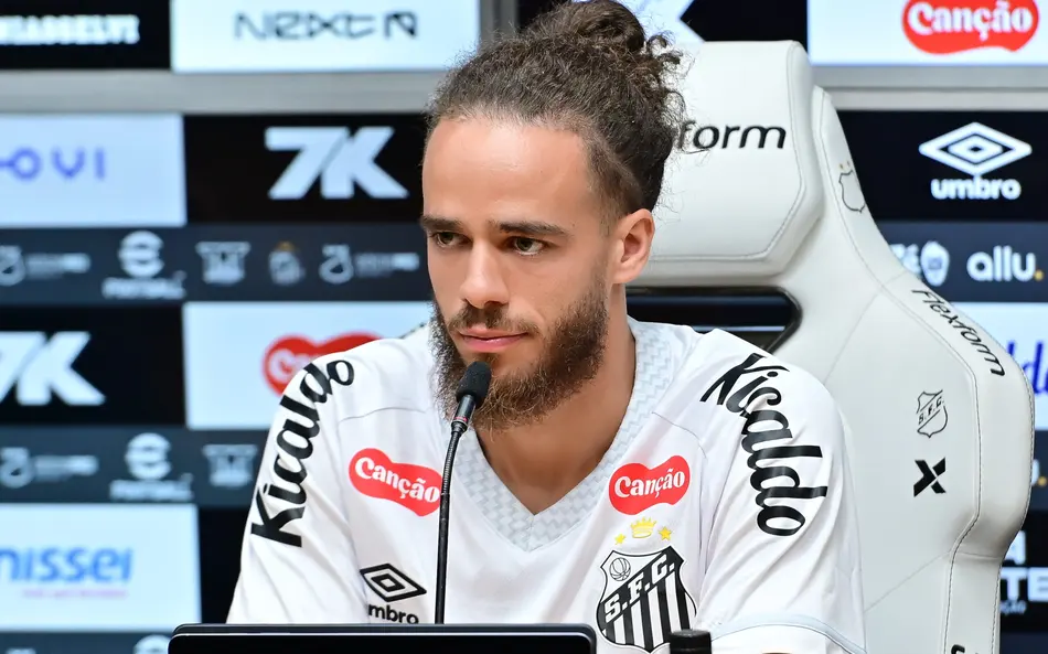 Destino: Billal Brahimi deixa o Santos e assina com o Estrela da Amadora