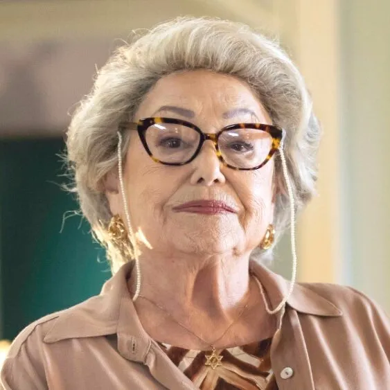 Suely Franco assina contrato vitalício com a Globo após fenômeno em 'Dona de Mim'